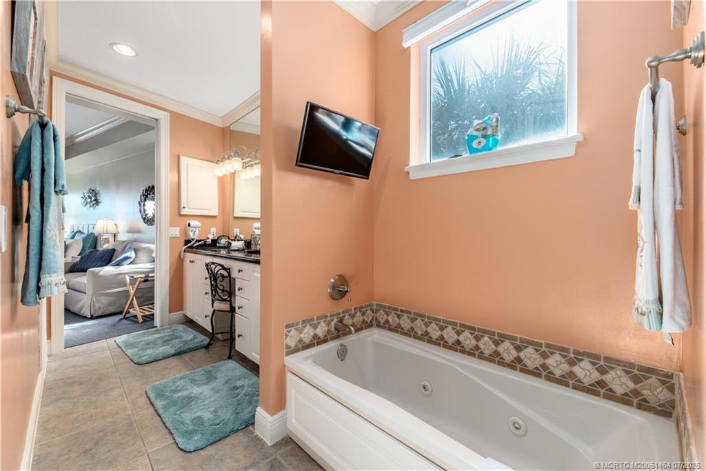 Jensen Beach, Florida, 34957, United States, ,5 BathroomsBathrooms,Residential,Active,1894216