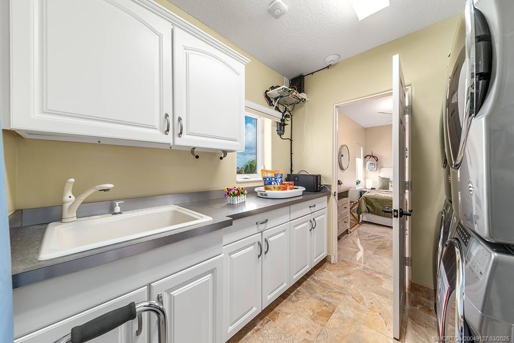 Stuart, Florida, 34996, United States, 9 Bedrooms Bedrooms, ,6 BathroomsBathrooms,Residential,Active,1707128