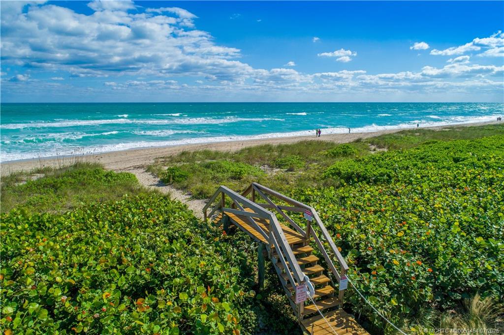 Jensen Beach, Florida, 34957, United States, ,5 BathroomsBathrooms,Residential,Active,1894216