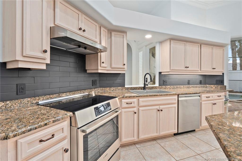 Jensen Beach, Florida, 34957, United States, 4 Bedrooms Bedrooms, ,5 BathroomsBathrooms,Residential,Active,1945068