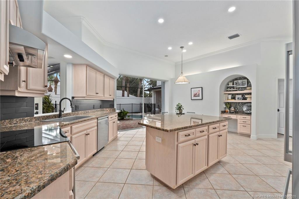 Jensen Beach, Florida, 34957, United States, 4 Bedrooms Bedrooms, ,5 BathroomsBathrooms,Residential,Active,1945068