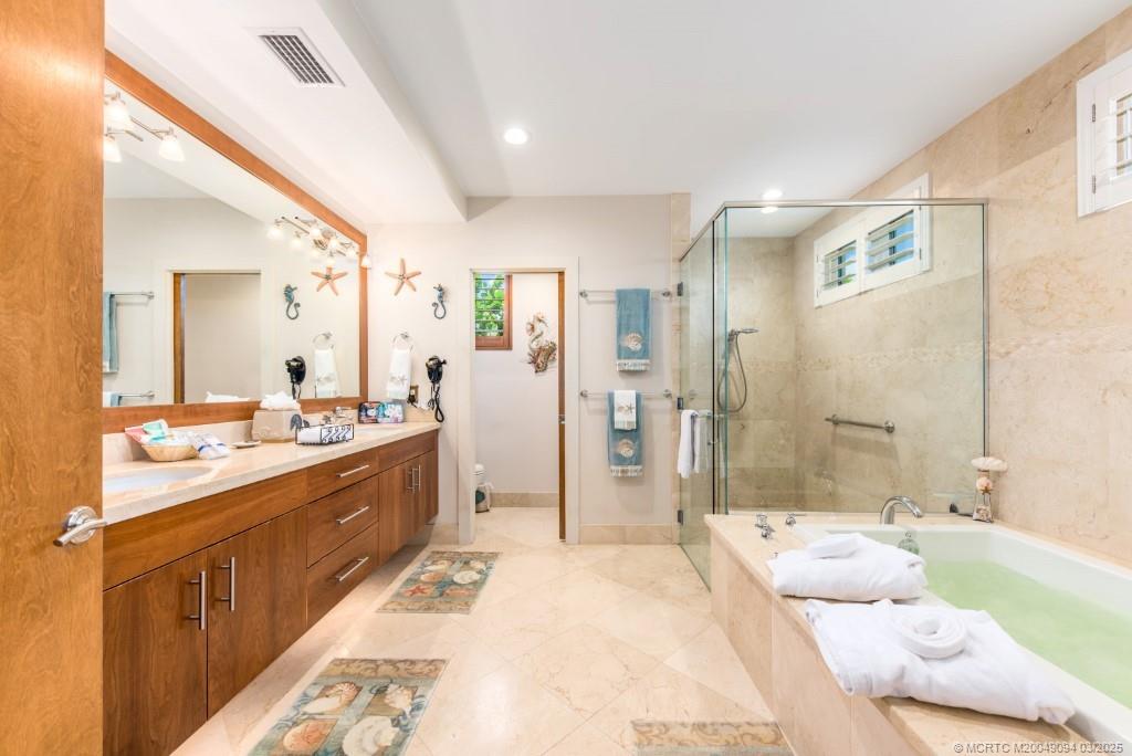 Hutchinson Island, Florida, 34957, United States, 6 Bedrooms Bedrooms, ,7 BathroomsBathrooms,Residential,Active,1706651