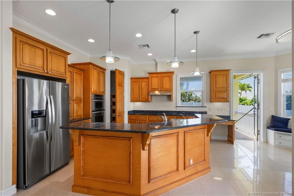 Jensen Beach, Florida, 34957, United States, 2 Bedrooms Bedrooms, ,3 BathroomsBathrooms,Residential,Active,1936446