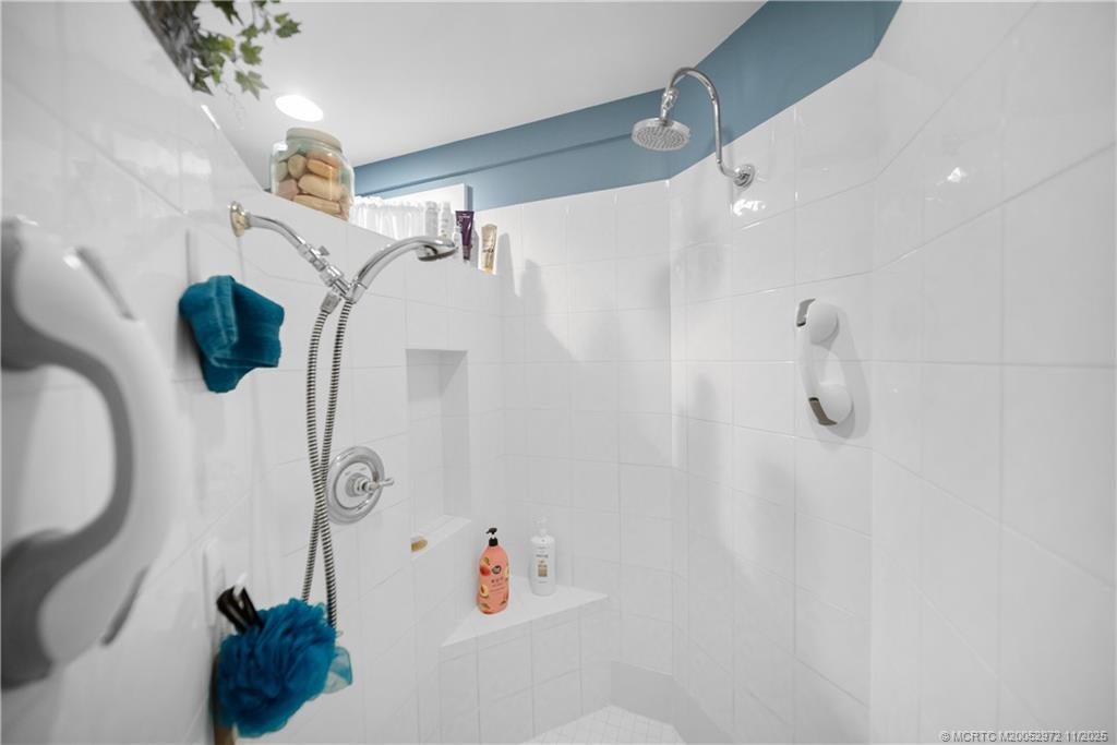 Stuart, Florida, 34996, United States, 4 Bedrooms Bedrooms, ,3 BathroomsBathrooms,Residential,Active,1988486