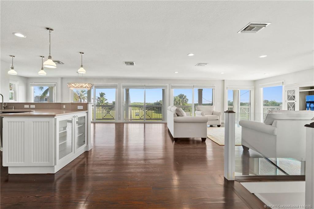 Fort Pierce, Florida, 34949, United States, 5 Bedrooms Bedrooms, ,5 BathroomsBathrooms,Residential,Active,1970957