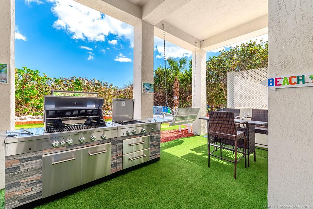 Stuart, Florida, 34996, United States, 9 Bedrooms Bedrooms, ,6 BathroomsBathrooms,Residential,Active,1707128