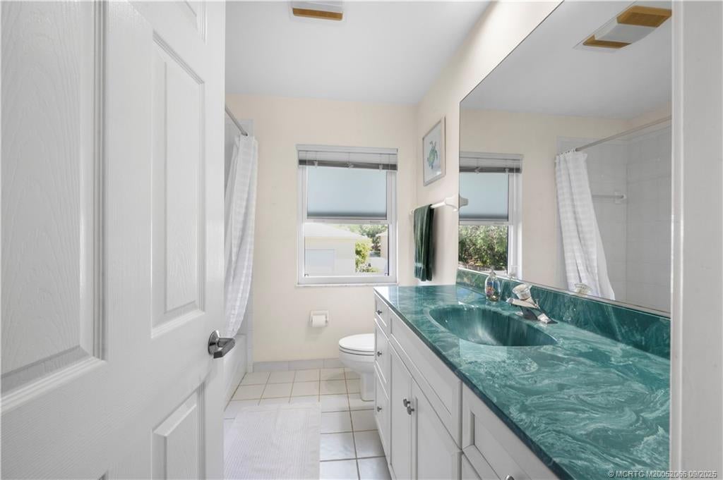Jensen Beach, Florida, 34957, United States, 2 Bedrooms Bedrooms, ,3 BathroomsBathrooms,Residential,Active,1936446