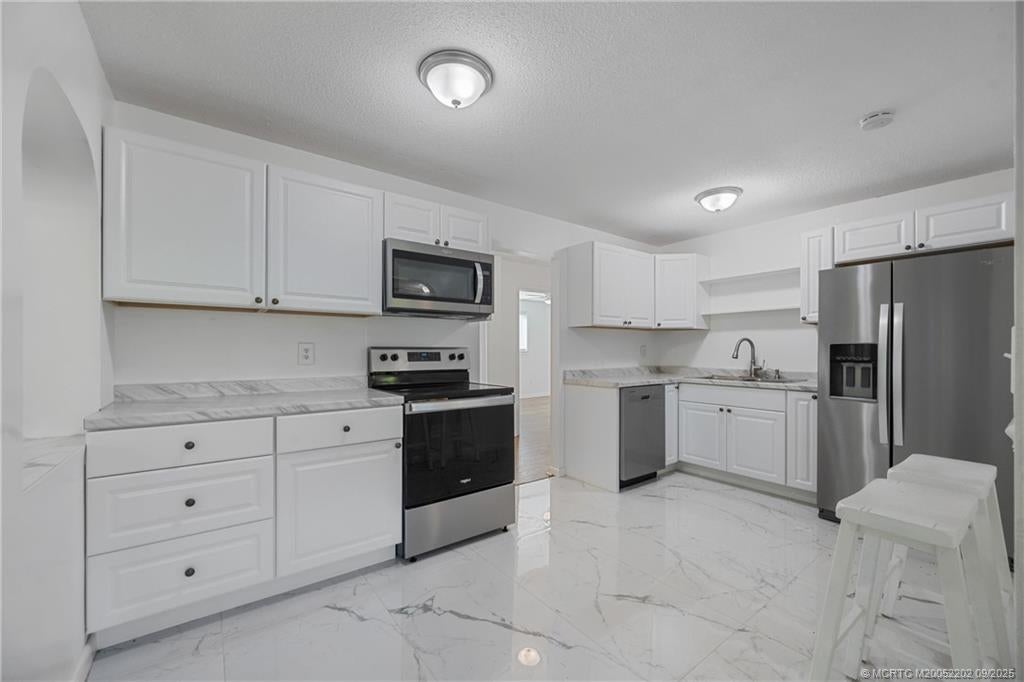 Stuart, Florida, 34994, United States, 2 Bedrooms Bedrooms, ,2 BathroomsBathrooms,Residential,Active,1945266