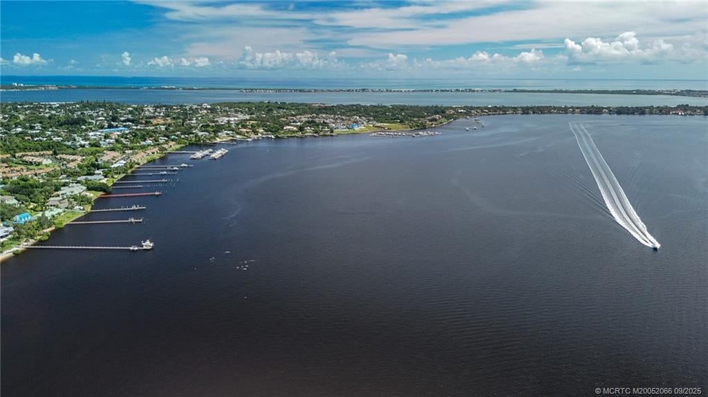 Jensen Beach, Florida, 34957, United States, 2 Bedrooms Bedrooms, ,3 BathroomsBathrooms,Residential,Active,1936446