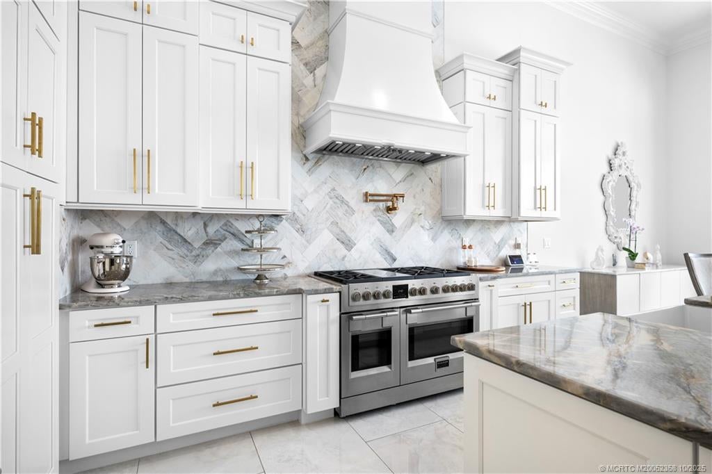 Jensen Beach, Florida, 34957, United States, 4 Bedrooms Bedrooms, ,5 BathroomsBathrooms,Residential,Active,1954333