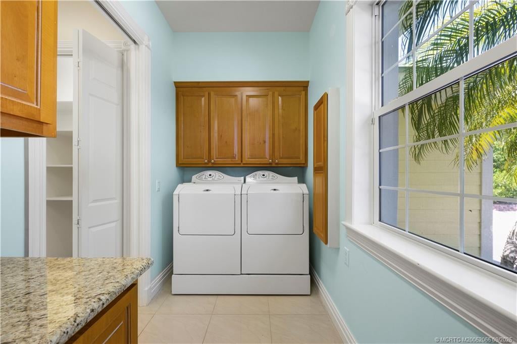 Jensen Beach, Florida, 34957, United States, 2 Bedrooms Bedrooms, ,3 BathroomsBathrooms,Residential,Active,1936446
