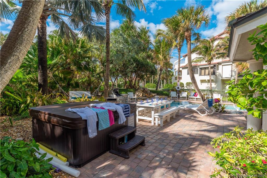 Jensen Beach, Florida, 34957, United States, ,5 BathroomsBathrooms,Residential,Active,1894216