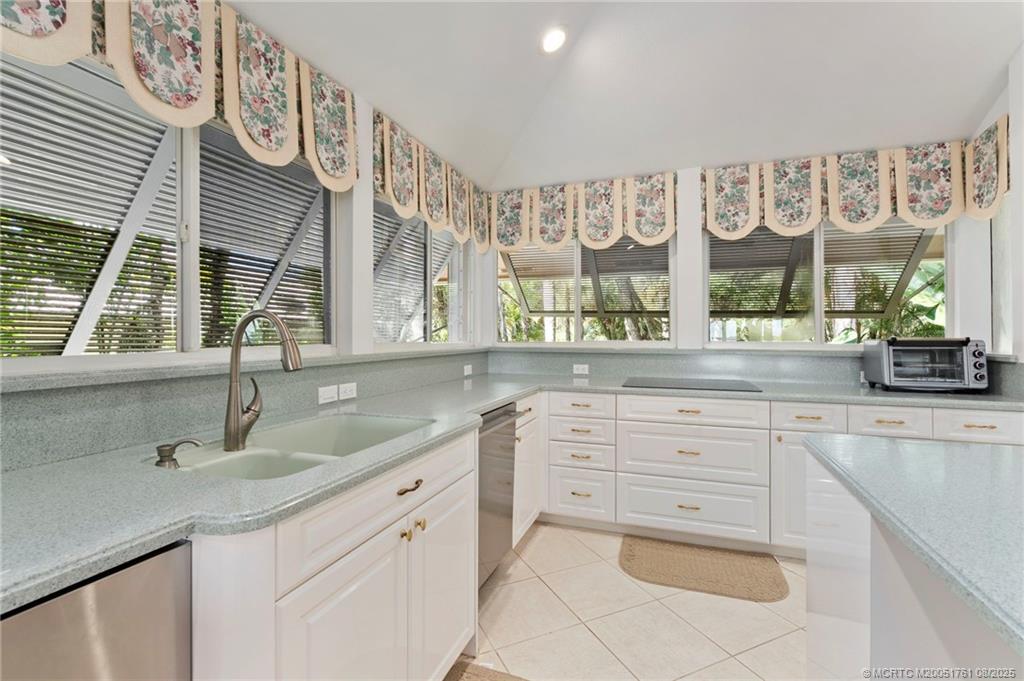 Stuart, Florida, 34996, United States, 5 Bedrooms Bedrooms, ,4 BathroomsBathrooms,Residential,Active,1914638