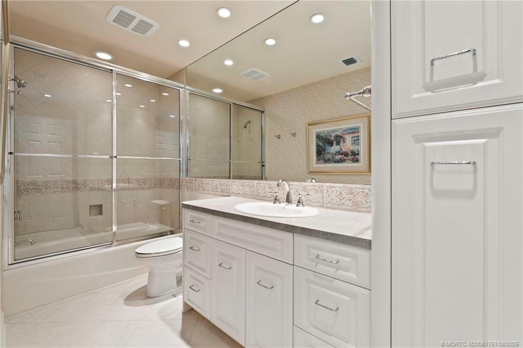 Stuart, Florida, 34996, United States, 5 Bedrooms Bedrooms, ,4 BathroomsBathrooms,Residential,Active,1914638