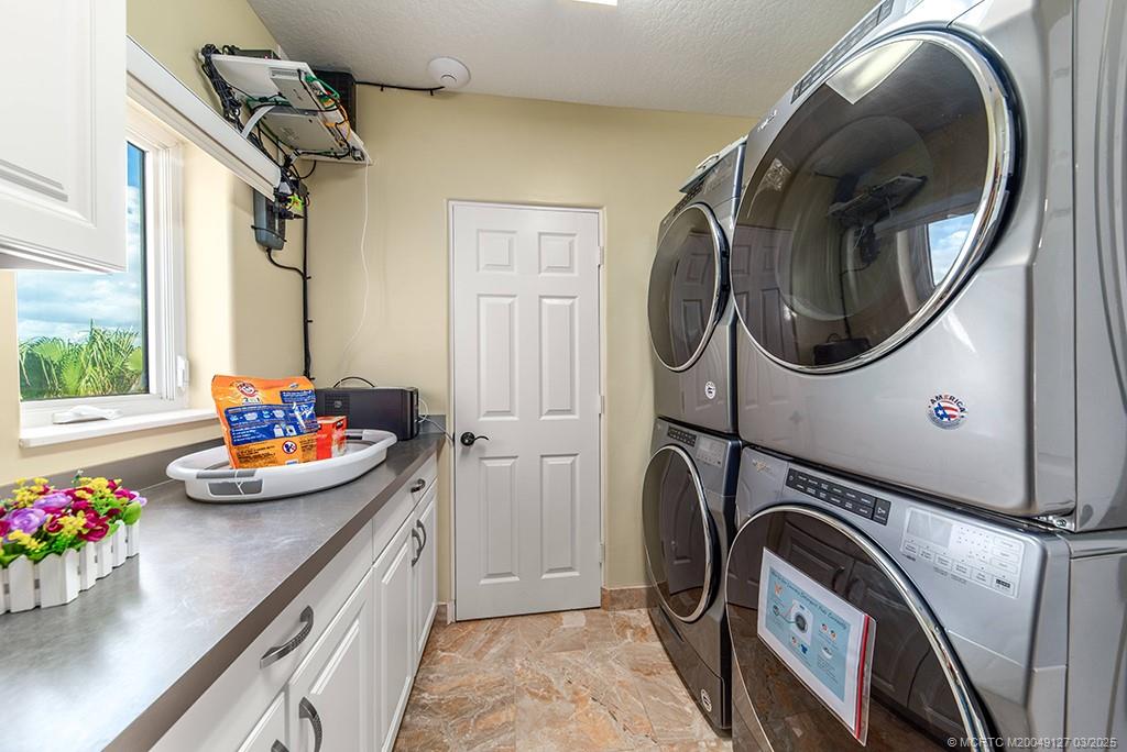 Stuart, Florida, 34996, United States, 9 Bedrooms Bedrooms, ,6 BathroomsBathrooms,Residential,Active,1707128