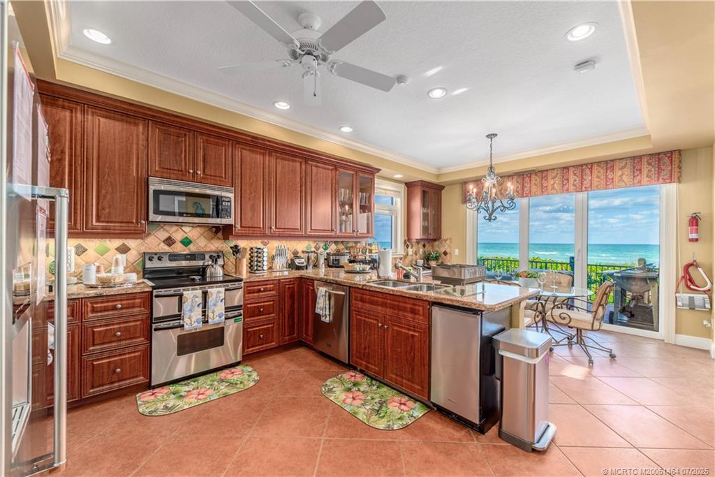 Jensen Beach, Florida, 34957, United States, ,5 BathroomsBathrooms,Residential,Active,1894216