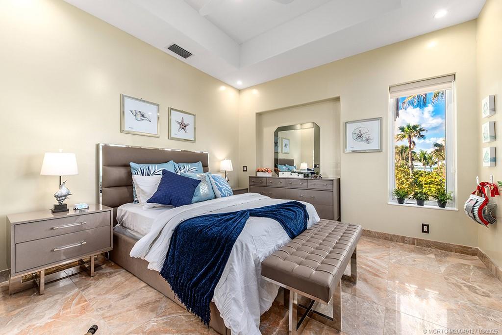 Stuart, Florida, 34996, United States, 9 Bedrooms Bedrooms, ,6 BathroomsBathrooms,Residential,Active,1707128