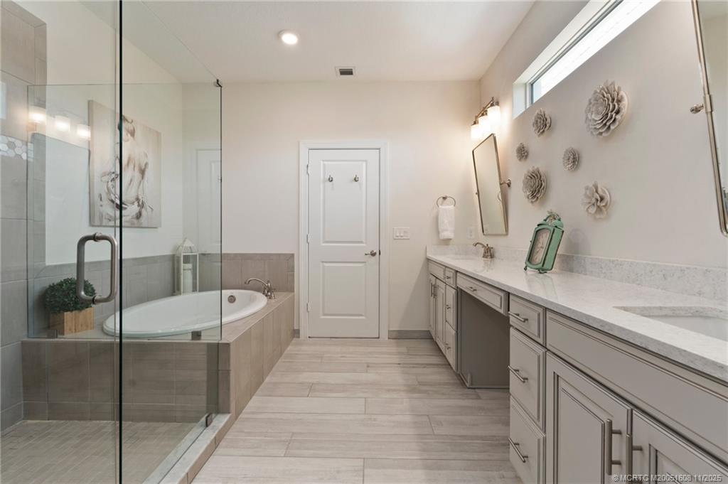 Stuart, Florida, 34997, United States, 4 Bedrooms Bedrooms, ,4 BathroomsBathrooms,Residential,Active,1904746