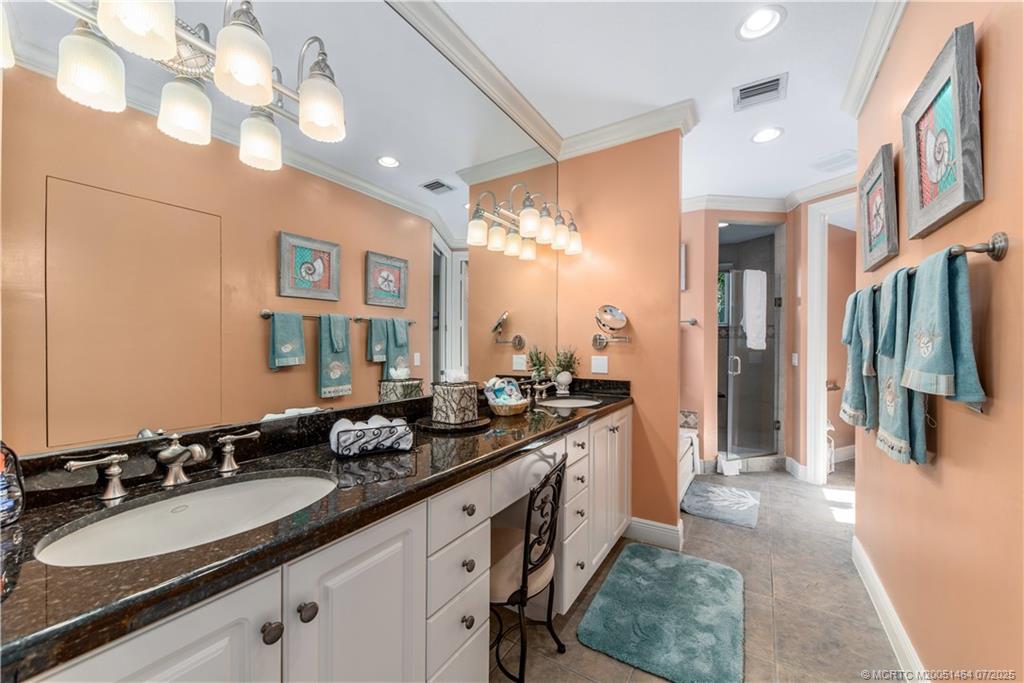 Jensen Beach, Florida, 34957, United States, ,5 BathroomsBathrooms,Residential,Active,1894216