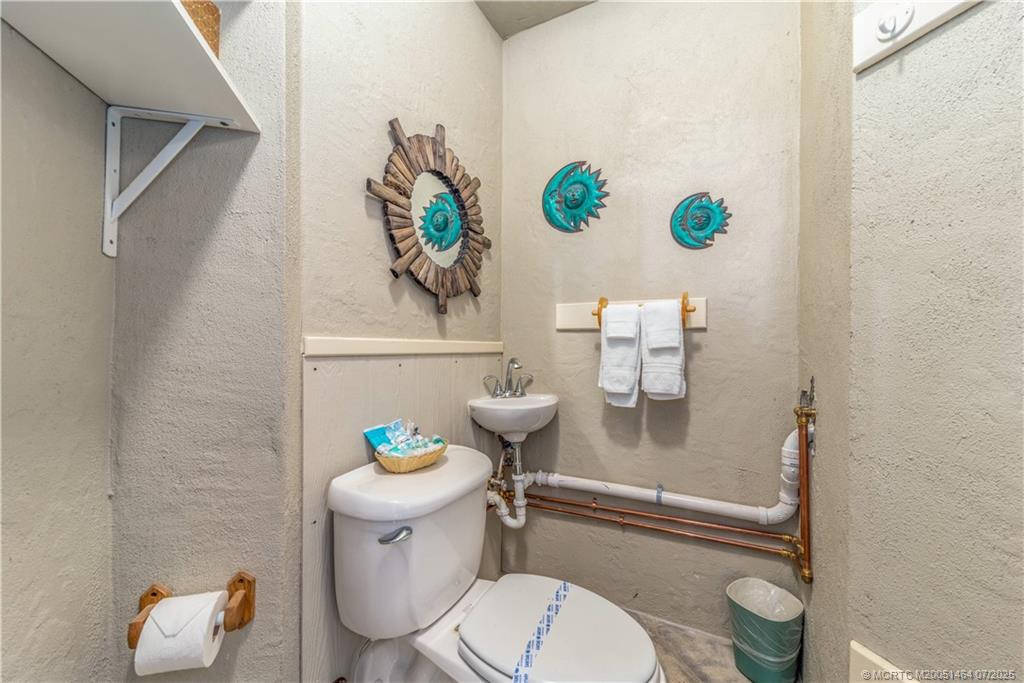 Jensen Beach, Florida, 34957, United States, ,5 BathroomsBathrooms,Residential,Active,1894216