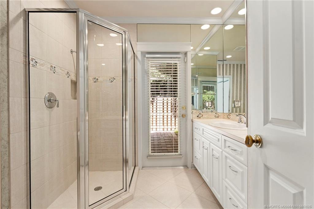 Stuart, Florida, 34996, United States, 5 Bedrooms Bedrooms, ,4 BathroomsBathrooms,Residential,Active,1914638