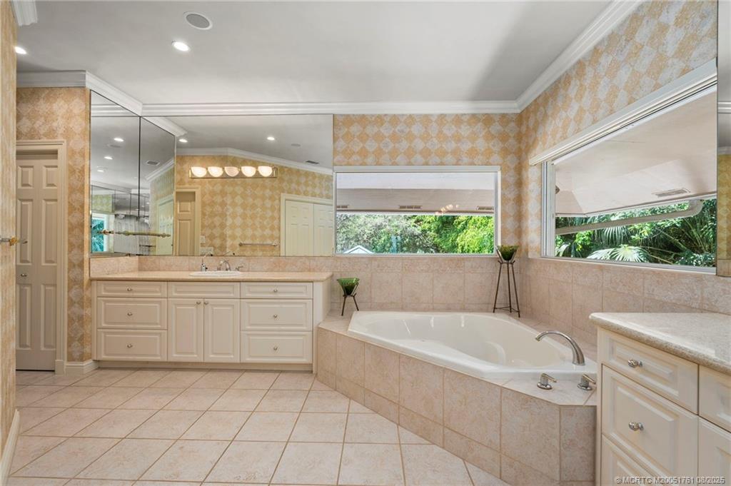 Stuart, Florida, 34996, United States, 5 Bedrooms Bedrooms, ,4 BathroomsBathrooms,Residential,Active,1914638