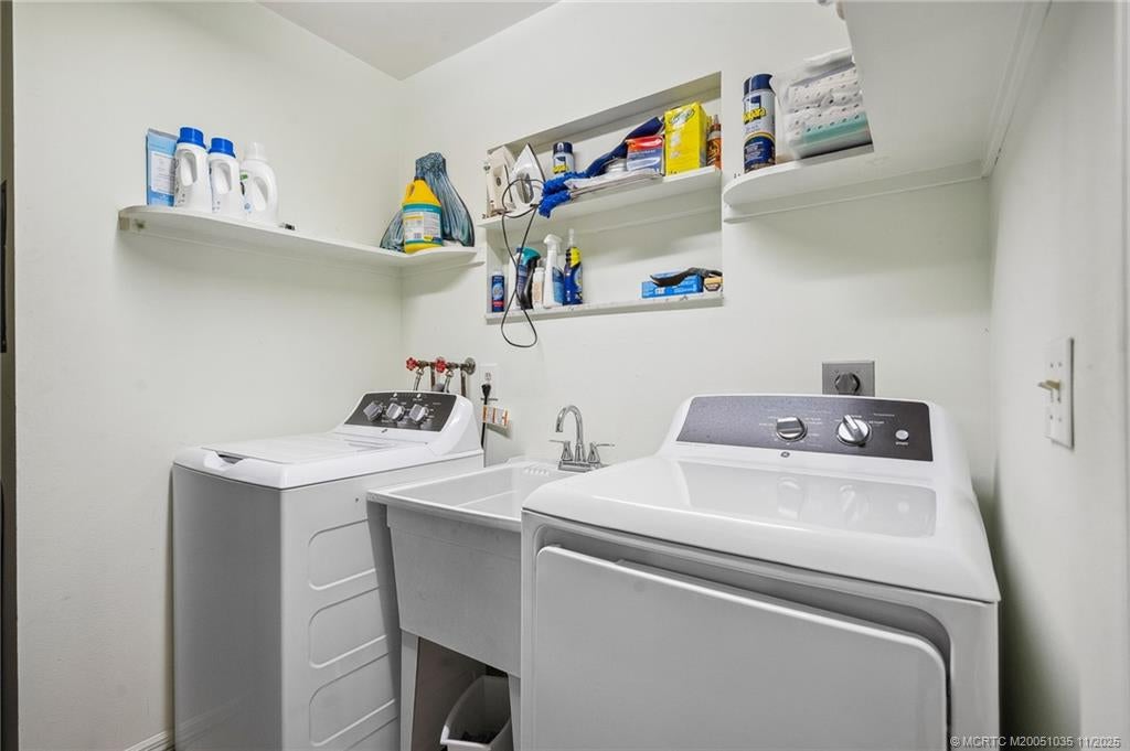 Palm City, Florida, 34990, United States, 5 Bedrooms Bedrooms, ,3 BathroomsBathrooms,Residential,Active,1862879