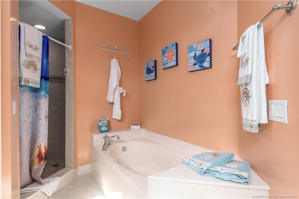 Jensen Beach, Florida, 34957, United States, ,5 BathroomsBathrooms,Residential,Active,1894216
