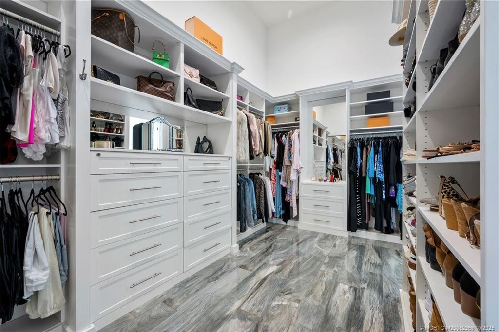 Jensen Beach, Florida, 34957, United States, 4 Bedrooms Bedrooms, ,5 BathroomsBathrooms,Residential,Active,1954333