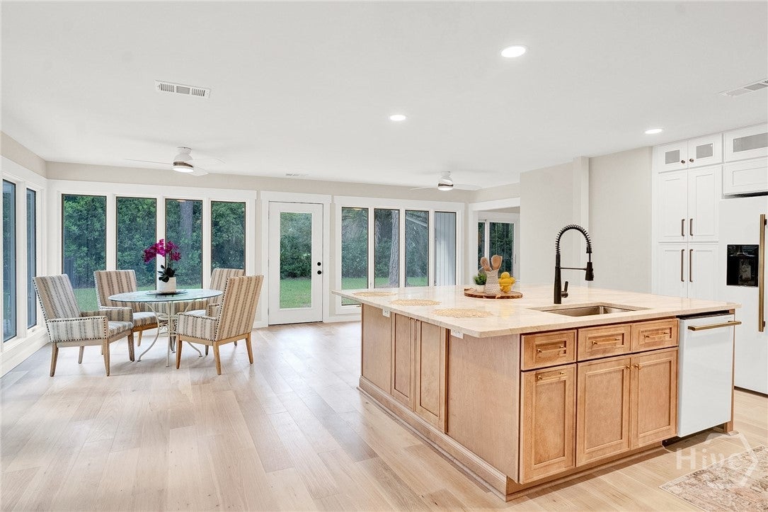 Savannah, Georgia, 31411, United States, 3 Bedrooms Bedrooms, ,3 BathroomsBathrooms,Residential,Active,1904169