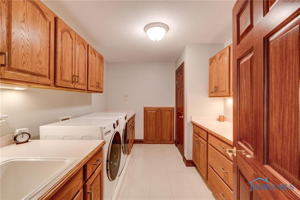 Maumee, Ohio, 43537, United States, 5 Bedrooms Bedrooms, ,8 BathroomsBathrooms,Residential,Active,1954319