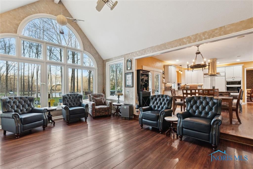 Monclova, Ohio, 43542, United States, 5 Bedrooms Bedrooms, ,4 BathroomsBathrooms,Residential,Active,1799406