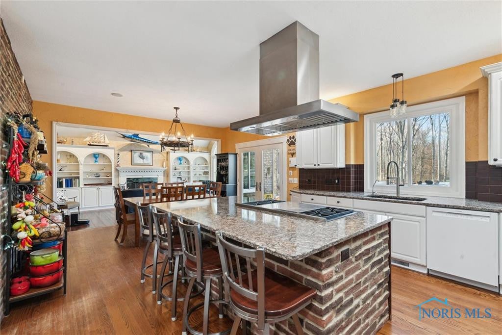 Monclova, Ohio, 43542, United States, 5 Bedrooms Bedrooms, ,4 BathroomsBathrooms,Residential,Active,1799406