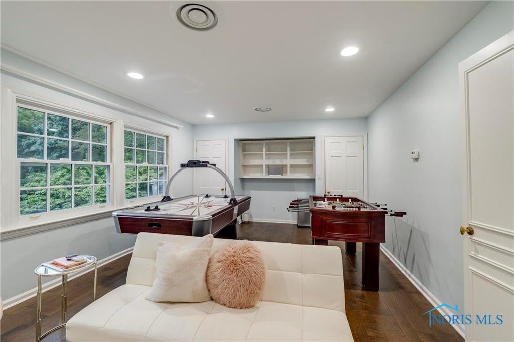 Ottawa Hills, Ohio, 43615, United States, 5 Bedrooms Bedrooms, ,6 BathroomsBathrooms,Residential,Active,1871820