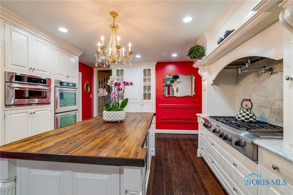 Ottawa Hills, Ohio, 43615, United States, 5 Bedrooms Bedrooms, ,6 BathroomsBathrooms,Residential,Active,1871820