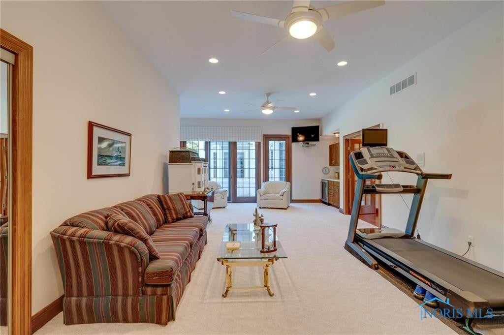 Maumee, Ohio, 43537, United States, 5 Bedrooms Bedrooms, ,8 BathroomsBathrooms,Residential,Active,1954319