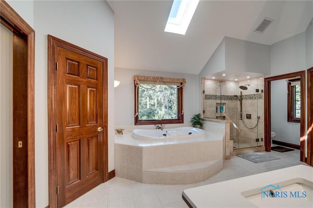 Maumee, Ohio, 43537, United States, 5 Bedrooms Bedrooms, ,8 BathroomsBathrooms,Residential,Active,1954319