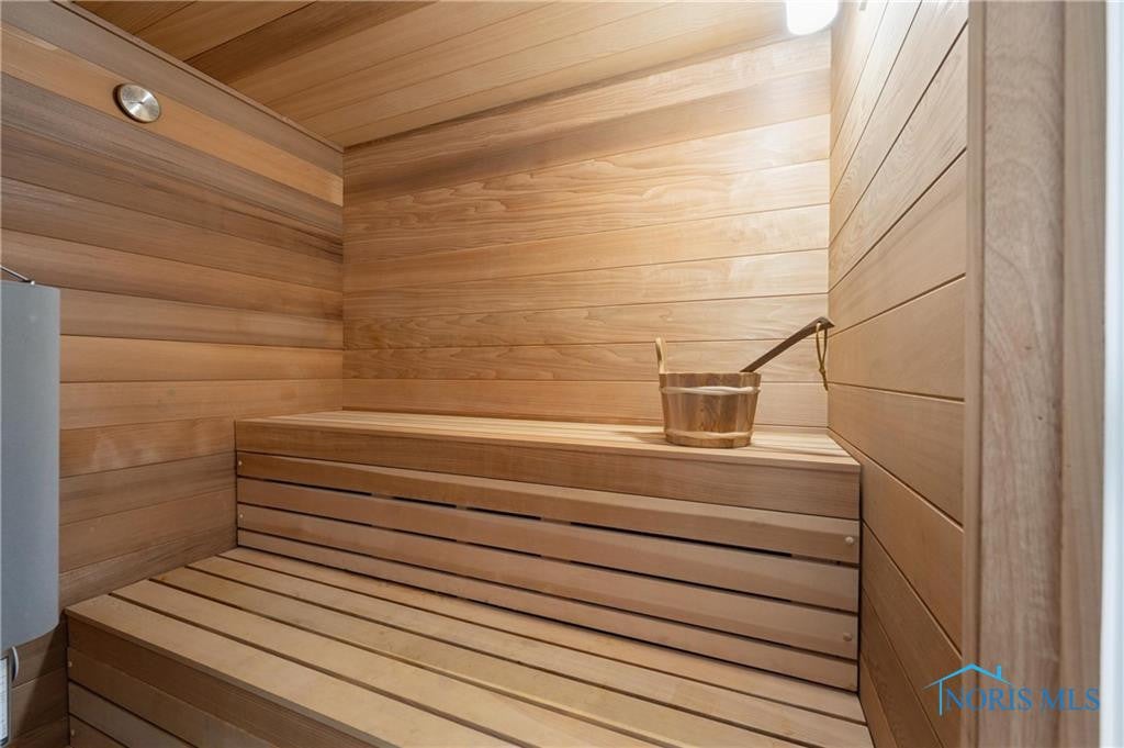 Toledo, Ohio, 43623, United States, 4 Bedrooms Bedrooms, ,8 BathroomsBathrooms,Residential,Active,1933872