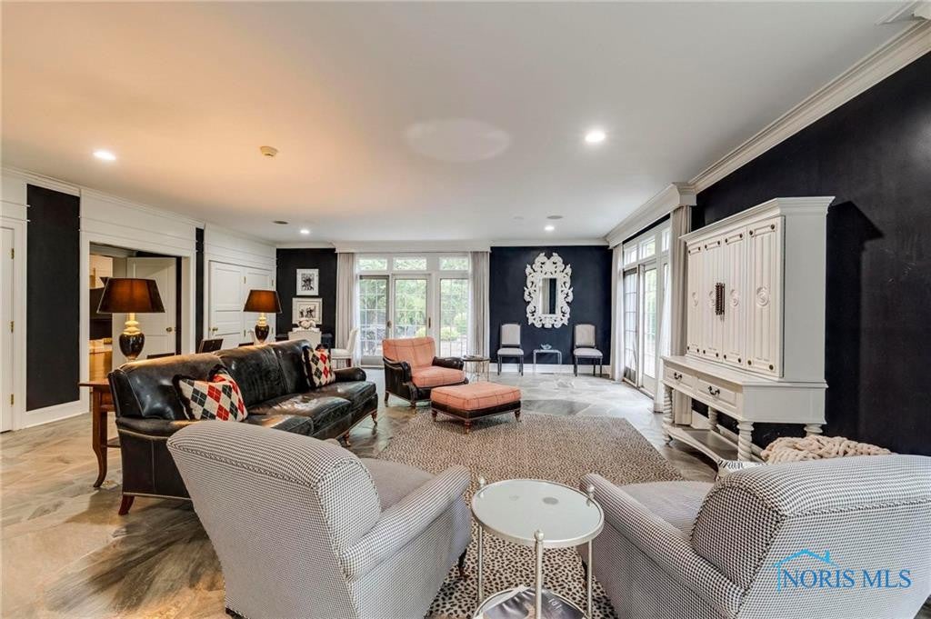 Ottawa Hills, Ohio, 43615, United States, 5 Bedrooms Bedrooms, ,6 BathroomsBathrooms,Residential,Active,1871820