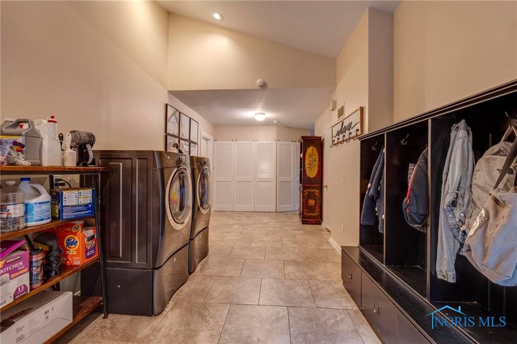 Ottawa Hills, Ohio, 43615, United States, 5 Bedrooms Bedrooms, ,6 BathroomsBathrooms,Residential,Active,1871820