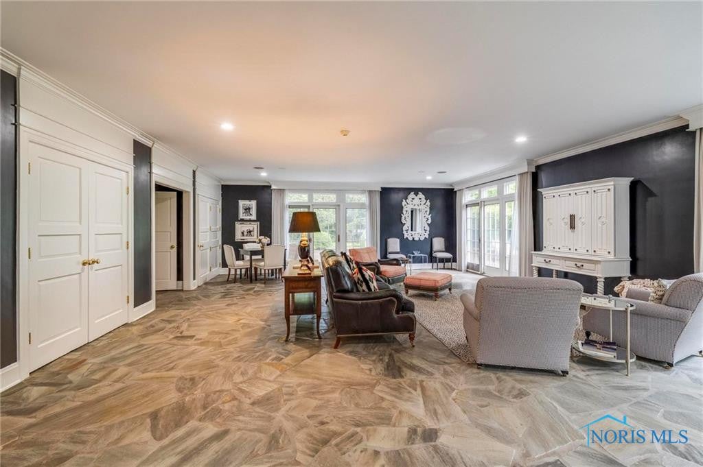 Ottawa Hills, Ohio, 43615, United States, 5 Bedrooms Bedrooms, ,6 BathroomsBathrooms,Residential,Active,1871820