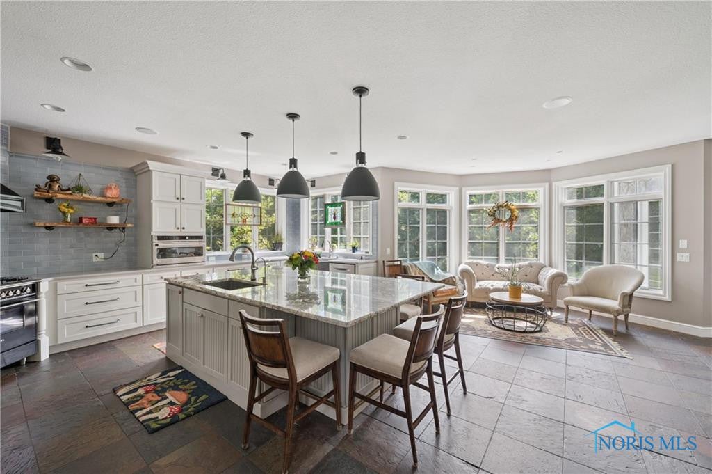 Toledo, Ohio, 43623, United States, 4 Bedrooms Bedrooms, ,8 BathroomsBathrooms,Residential,Active,1933872