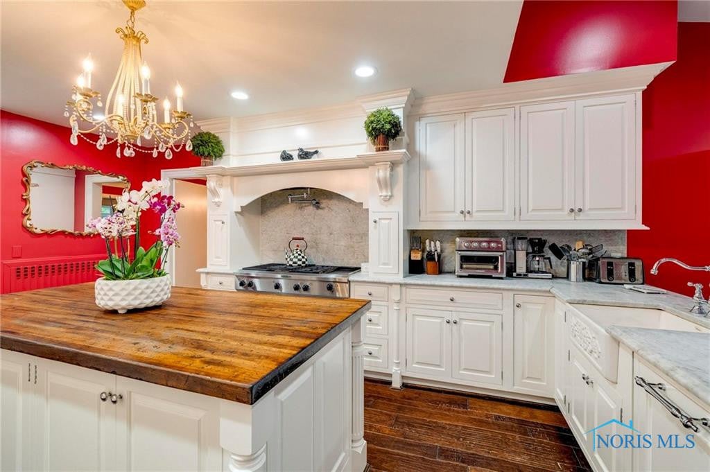 Ottawa Hills, Ohio, 43615, United States, 5 Bedrooms Bedrooms, ,6 BathroomsBathrooms,Residential,Active,1871820