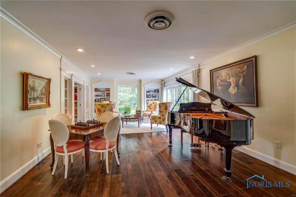 Ottawa Hills, Ohio, 43615, United States, 5 Bedrooms Bedrooms, ,6 BathroomsBathrooms,Residential,Active,1871820