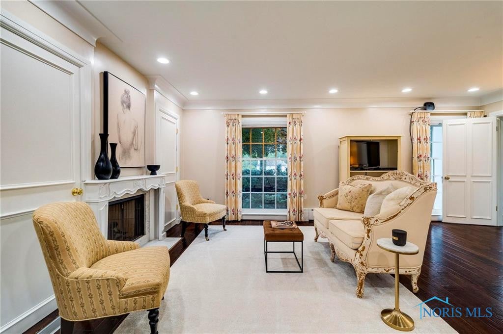 Ottawa Hills, Ohio, 43615, United States, 5 Bedrooms Bedrooms, ,6 BathroomsBathrooms,Residential,Active,1871820