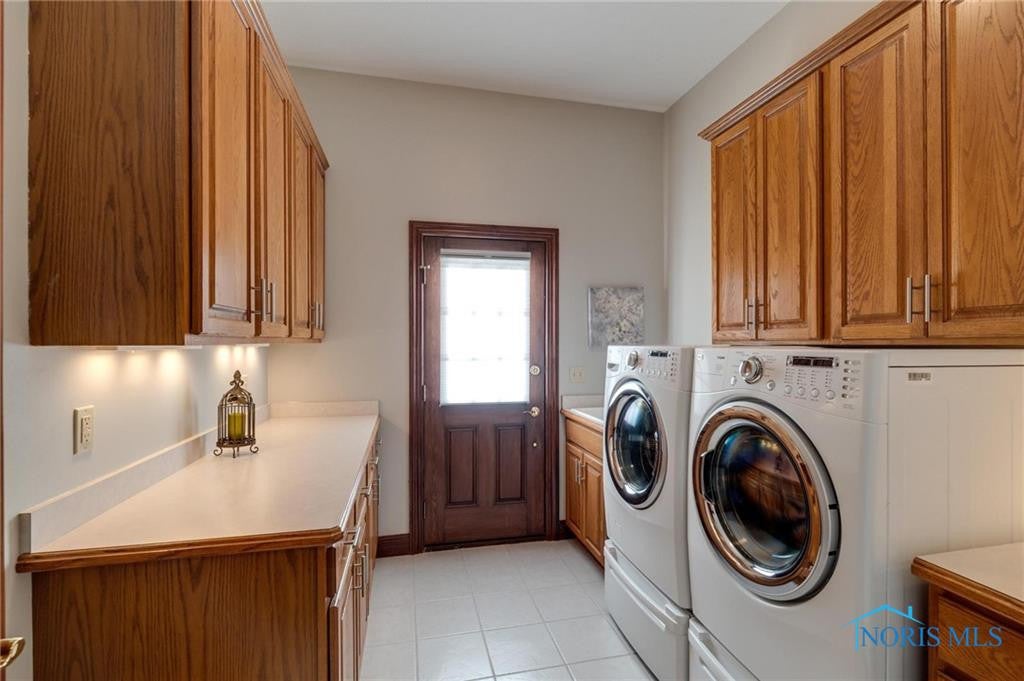 Maumee, Ohio, 43537, United States, 5 Bedrooms Bedrooms, ,8 BathroomsBathrooms,Residential,Active,1954319