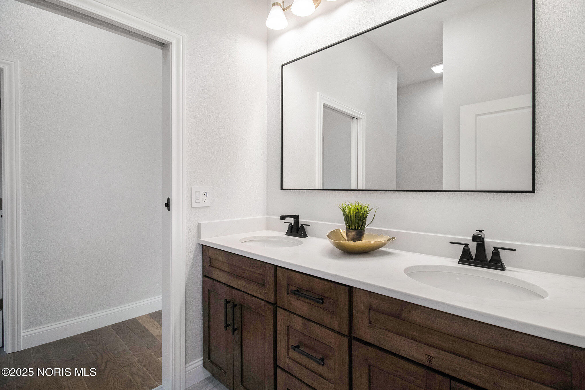 Perrysburg, Ohio, 43551, United States, 6 Bedrooms Bedrooms, ,6 BathroomsBathrooms,Residential,Active,1992267