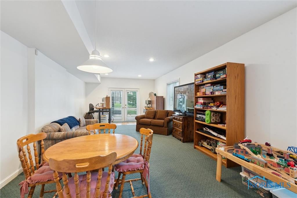 Monclova, Ohio, 43542, United States, 5 Bedrooms Bedrooms, ,4 BathroomsBathrooms,Residential,Active,1799406