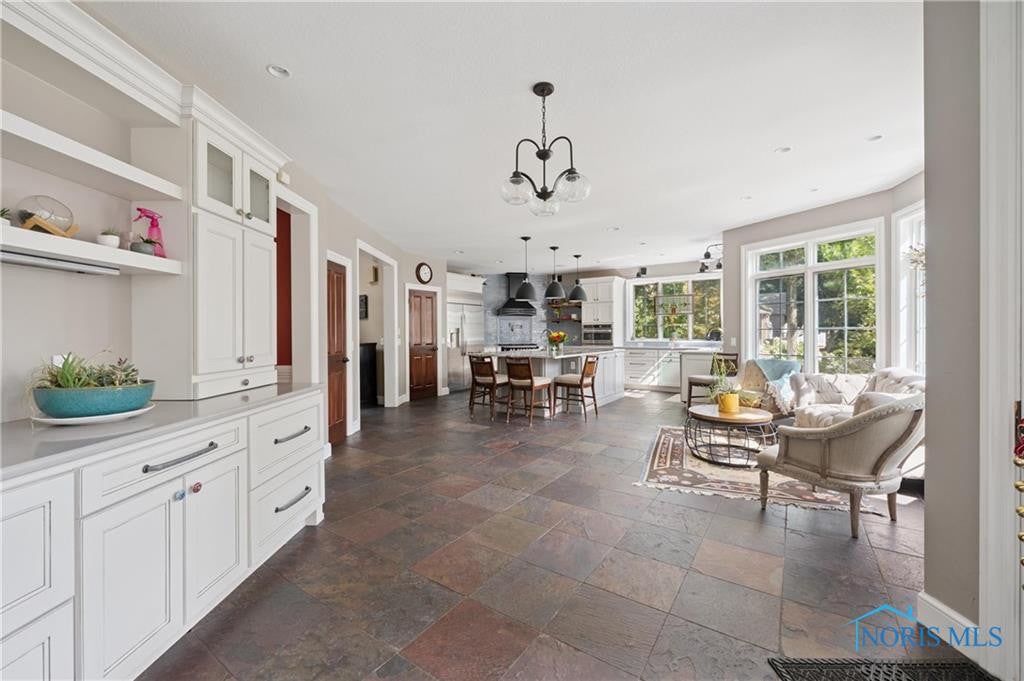 Toledo, Ohio, 43623, United States, 4 Bedrooms Bedrooms, ,8 BathroomsBathrooms,Residential,Active,1933872