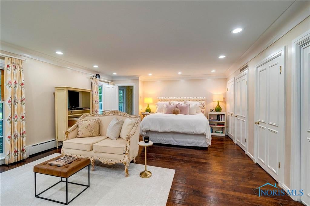 Ottawa Hills, Ohio, 43615, United States, 5 Bedrooms Bedrooms, ,6 BathroomsBathrooms,Residential,Active,1871820